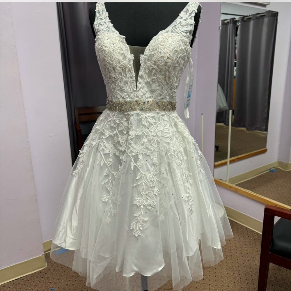 White lace short dress